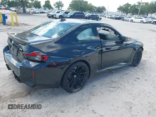2024 BMW M2 z VIN 3MF13DM0XR8D99996, wystawiony jako IAAI lot #42042486 z przebiegiem 8120 mil mil oraz . Historia ofert i sprzedaży dostępna na DreamBid. Obrazek 4.