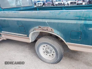 1996 Ford F-150 z VIN 1FTEF15N7TLA47916, wystawiony jako IAAI lot #41972655 z przebiegiem 130 257 mil mil oraz . Historia ofert i sprzedaży dostępna na DreamBid. Obrazek 6.
