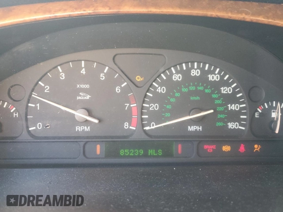 2000 Jaguar S-Type V8 z VIN SAJDA01D4YGL61655, wystawiony jako Copart lot #85873054 z przebiegiem 85 239 mil mil oraz Nie do naprawy • Non repairable. Historia ofert i sprzedaży dostępna na DreamBid. Obrazek 9.