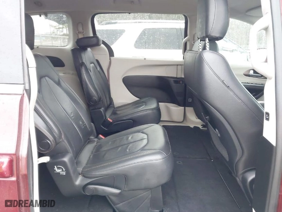 2017 Chrysler Pacifica Touring-L with VIN 2C4RC1BG8HR588293, listed as a IAAI auction lot 41704160 with 99,054 mi miles. Bid and sale history available at carsss.com. Image 8.