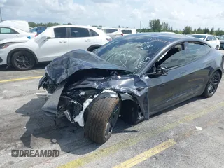 2025 Tesla Model 3 Long Range z VIN 5YJ3E1EBXSF909124, wystawiony jako IAAI lot #42015297 z przebiegiem Nie podano mil oraz . Historia ofert i sprzedaży dostępna na DreamBid. Obrazek 2.