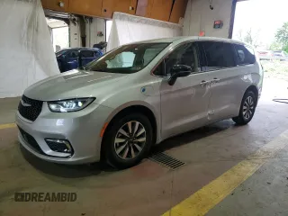 2024 Chrysler Pacifica Hybrid Select z VIN 2C4RC1S78RR150441, wystawiony jako Copart lot #55678105 z przebiegiem 26 612 mil mil oraz Tytuł czysty. Historia ofert i sprzedaży dostępna na DreamBid. Obrazek 1.