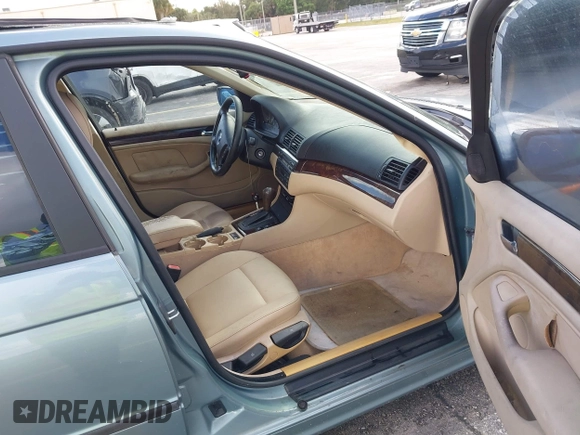 2005 BMW 3 Series 325i with VIN WBAEV33415KW16936, listed as a IAAI auction lot 41094134 with 208,794 mi miles. Bid and sale history available at carsss.com. Image 5.