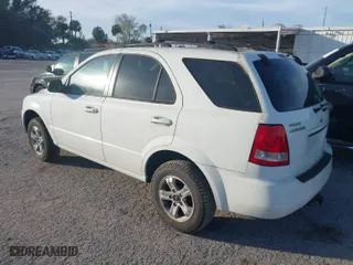 2005 Kia Sorento LX with VIN KNDJD733655418337, listed as a IAAI auction lot 41446936 with 138,524 mi miles. Bid and sale history available at carsss.com. Image 3.