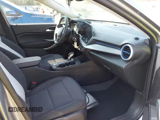 2025 Chevrolet Trax LS z VIN KL77LFEP2SC055126, wystawiony jako IAAI lot #42112330 z przebiegiem 12 490 mil mil oraz . Historia ofert i sprzedaży dostępna na DreamBid. Obrazek 5.