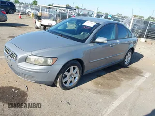 2006 Volvo S40 2.4L z VIN YV1MS390162205592, wystawiony jako IAAI lot #42172044 z przebiegiem 197 463 mil mil oraz . Historia ofert i sprzedaży dostępna na DreamBid. Obrazek 2.