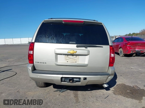 2013 Chevrolet Tahoe LT z VIN 1GNSCBE05DR378859, wystawiony jako IAAI lot #41074700 z przebiegiem 184 925 mil mil oraz . Historia ofert i sprzedaży dostępna na DreamBid. Obrazek 17.