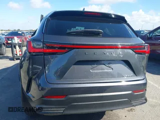 2023 Lexus NX 250 z VIN 2T2ADCAZXPC003877, wystawiony jako IAAI lot #41593097 z przebiegiem 14 597 mil mil oraz . Historia ofert i sprzedaży dostępna na DreamBid. Obrazek 16.