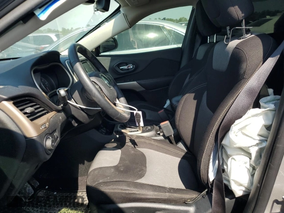 2018 Jeep Cherokee Latitude with VIN 1C4PJLCB8JD553225, listed as a Copart auction lot 45554685 with 81,331 mi miles and Salvage Title. Bid and sale history available at carsss.com. Image 7.