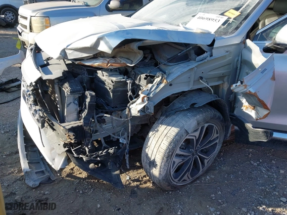2019 Hyundai Santa Fe Limited with VIN 5NMS53AA4KH132538, listed as a IAAI auction lot 40698953 with 98,472 mi miles. Bid and sale history available at carsss.com. Image 6.
