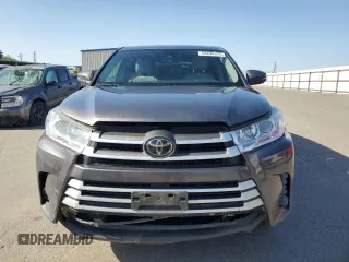 2017 Toyota Highlander LE z VIN 5TDZZRFH5HS234495, wystawiony jako Copart lot #54248375 z przebiegiem 77 604 mil mil oraz Szkoda całkowita • Salvage title. Historia ofert i sprzedaży dostępna na DreamBid. Obrazek 5.