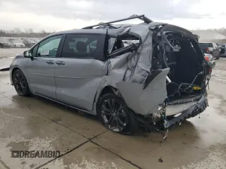 2025 Toyota Sienna LE z VIN 5TDCRKEC1SS230177, wystawiony jako Copart lot #52207015 z przebiegiem 10 052 mil mil oraz Szkoda całkowita • Salvage title. Historia ofert i sprzedaży dostępna na DreamBid. Obrazek 2.