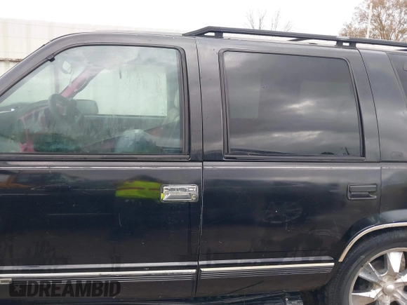 1998 GMC Yukon with VIN 1GKEC13R8WJ711255, listed as a IAAI auction lot 41457304 with 291,211 mi miles. Bid and sale history available at carsss.com. Image 14.