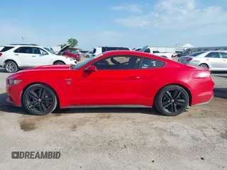 2015 Ford Mustang EcoBoost z VIN 1FA6P8TH2F5305684, wystawiony jako IAAI lot #42134264 z przebiegiem 108 910 mil mil oraz . Historia ofert i sprzedaży dostępna na DreamBid. Obrazek 14.