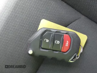 2021 Jeep Wrangler Unlimited Freedom z VIN 1C4HJXDN2MW544730, wystawiony jako IAAI lot #42624402 z przebiegiem 60 993 mil mil oraz . Historia ofert i sprzedaży dostępna na DreamBid. Obrazek 11.
