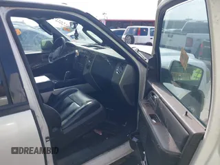 2010 Ford Expedition Limited z VIN 1FMJU1K5XAEA58785, wystawiony jako IAAI lot #42740811 z przebiegiem Nie podano mil oraz . Historia ofert i sprzedaży dostępna na DreamBid. Obrazek 5.