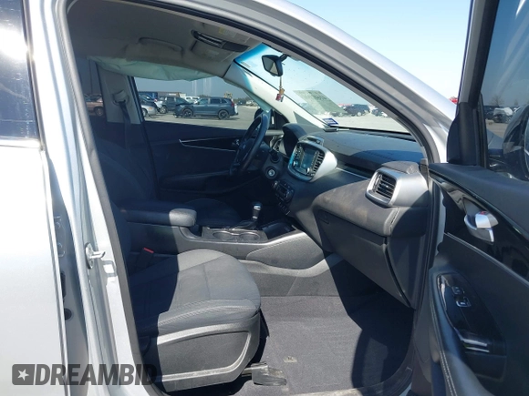 2019 Kia Sorento LX with VIN 5XYPG4A33KG533371, listed as a IAAI auction lot 41602096 with 122,231 mi miles. Bid and sale history available at carsss.com. Image 5.