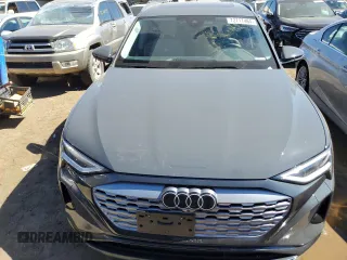 2024 Audi Q8 e-tron Premium Plus z VIN WA15AAGE0RB029861, wystawiony jako Copart lot #72717464 z przebiegiem 13 400 mil mil oraz Szkody całkowita. Historia ofert i sprzedaży dostępna na DreamBid. Obrazek 5.