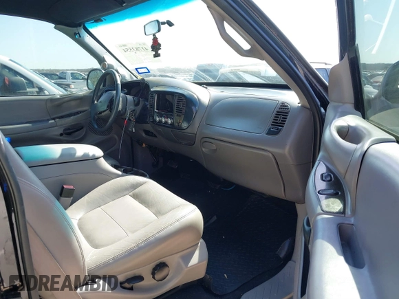 1998 Ford F-250 z VIN 1FTPX28L7WNA79621, wystawiony jako IAAI lot #41783554 z przebiegiem 254 342 mil mil oraz . Historia ofert i sprzedaży dostępna na DreamBid. Obrazek 5.