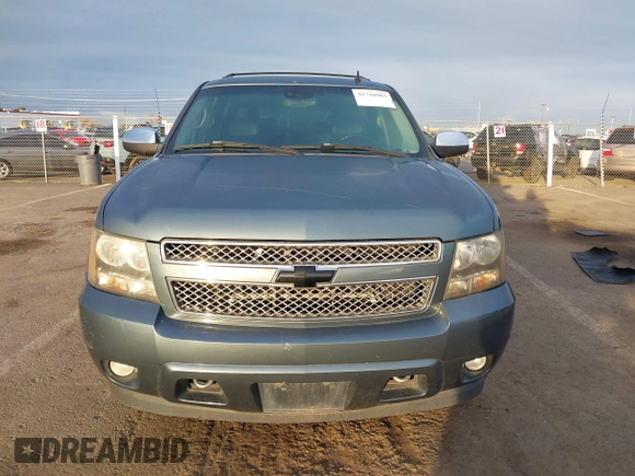 2008 Chevrolet Suburban LTZ with VIN 3GNFK16308G140995, listed as a IAAI auction lot 41720903 with 260,001 mi miles. Bid and sale history available at carsss.com. Image 13.
