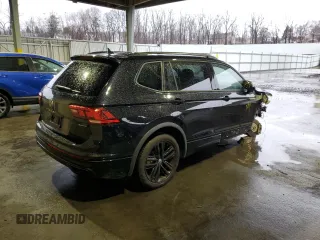 2022 Volkswagen Tiguan SE R-Line Black with VIN 3VV8B7AX1NM155177, listed as a Copart auction lot 83462284 with 9,905 mi miles and Salvage Title. Bid and sale history available at DreamBid. Image 3.