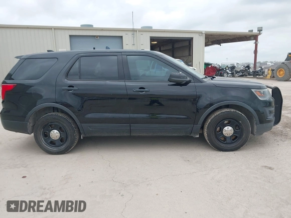 2016 Ford Police Interceptor Utility z VIN 1FM5K8AR4GGA78659, wystawiony jako IAAI lot #42298126 z przebiegiem 72 251 mil mil oraz . Historia ofert i sprzedaży dostępna na DreamBid. Obrazek 13.
