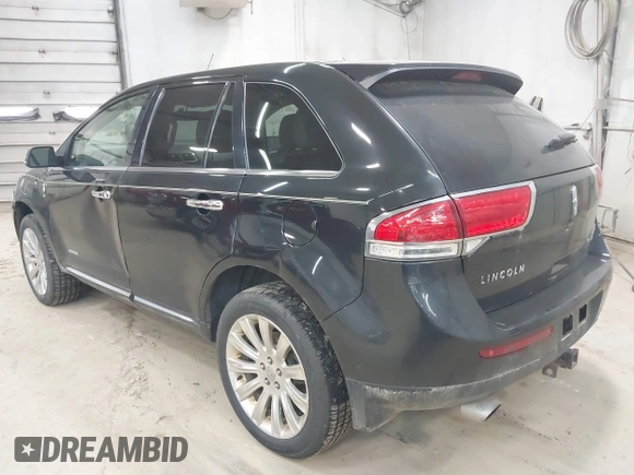2014 Lincoln MKX with VIN 2LMDJ8JK4EBL16245, listed as a IAAI auction lot 42137824 with 184,479 mi miles. Bid and sale history available at carsss.com. Image 3.