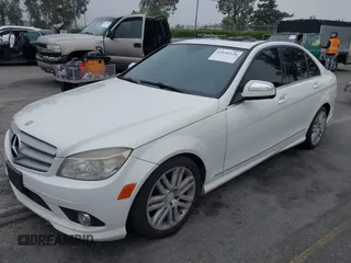 2009 Mercedes-Benz C 300 Sport z VIN WDDGF54X89R069096, wystawiony jako IAAI lot #42141126 z przebiegiem 183 440 mil mil oraz . Historia ofert i sprzedaży dostępna na DreamBid. Obrazek 2.