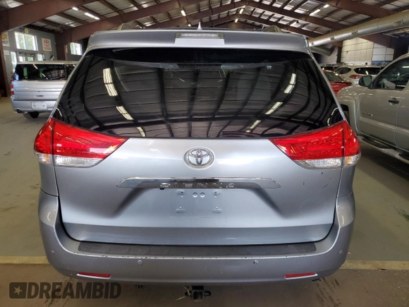 2011 Toyota Sienna XLE z VIN 5TDDK3DC4BS006272, wystawiony jako Copart lot #65144215 z przebiegiem 270 006 mil mil oraz Czysty tytuł • Clean title. Historia ofert i sprzedaży dostępna na DreamBid. Obrazek 6.