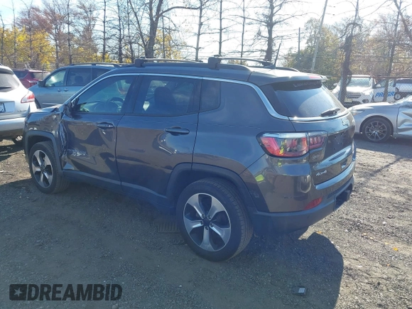 2017 Jeep Compass Latitude z VIN 3C4NJDBB9HT667415, wystawiony jako IAAI lot #40755033 z przebiegiem 106 943 mil mil oraz . Historia ofert i sprzedaży dostępna na DreamBid. Obrazek 3.