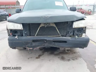 2005 Chevrolet Silverado 1500 Work Truck with VIN 1GCEC14X35Z189059, listed as a IAAI auction lot 41624369 with 201,053 mi miles. Bid and sale history available at carsss.com. Image 6.