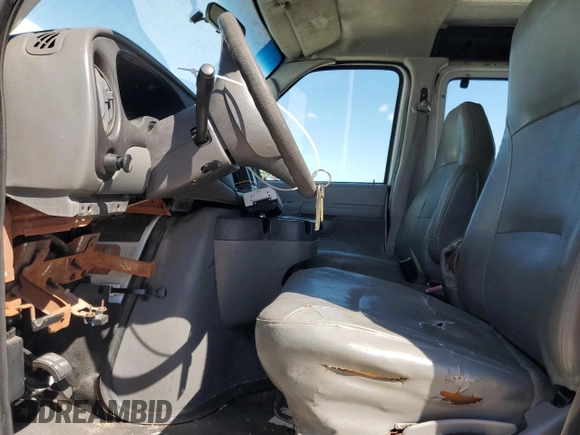 2008 Ford Econoline Cargo Commercial with VIN 1FTNE14W98DB42024, listed as a Copart auction lot 45402915 with 3,667,887 mi miles and Salvage Title. Bid and sale history available at carsss.com. Image 7.