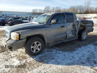 2006 Dodge Dakota SLT z VIN 1D7HW48N56S518438, wystawiony jako Copart lot #44543645 z przebiegiem 176 626 mil mil oraz Szkody całkowita. Historia ofert i sprzedaży dostępna na DreamBid. Obrazek 1.