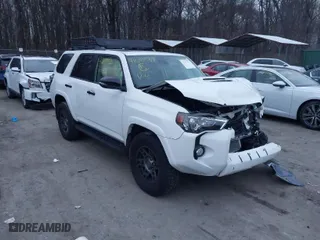 2020 Toyota 4Runner SR5 with VIN JTEBU5JR8L5808865, listed as a IAAI auction lot 41097557 with 55,543 mi miles. Bid and sale history available at carsss.com. Image 1.