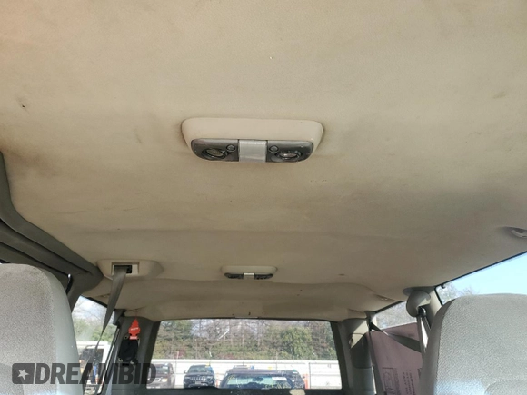 2003 Chevrolet Astro z VIN 1GNDM19X53B126723, wystawiony jako Copart lot #73498964 z przebiegiem 250 015 mil mil oraz Nie do naprawy • Non repairable. Historia ofert i sprzedaży dostępna na DreamBid. Obrazek 10.