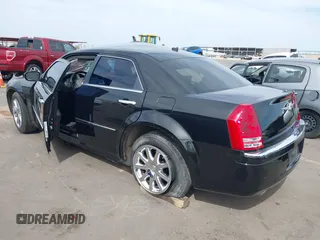 2008 Chrysler 300 C Hemi with VIN 2C3KA63H18H335466, listed as a IAAI auction lot 41899381 with Not Provided miles and . Bid and sale history available at carsss.com. Image 3.