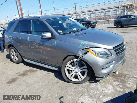 2013 Mercedes-Benz M ML 350 with VIN 4JGDA5HB9DA235137, listed as a IAAI auction lot 42018748 with 140,837 mi miles. Bid and sale history available at carsss.com. Image 1.