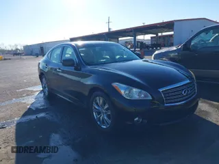 2013 Infiniti M37 with VIN JN1BY1AP6DM513290, listed as a IAAI auction lot 41825167 with 135,630 mi miles. Bid and sale history available at carsss.com. Image 1.