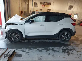 2021 Volvo XC40 R-Design with VIN YV4162UM4M2510905, listed as a IAAI auction lot 41150039 with 42,413 mi miles and . Bid and sale history available at carsss.com. Image 13.