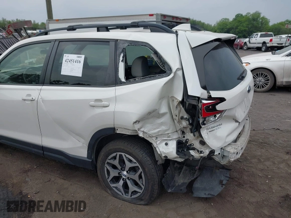 2020 Subaru Forester Premium with VIN JF2SKAJC2LH607154, listed as a IAAI auction lot 42451416 with 27,999 mi miles and . Bid and sale history available at DreamBid. Image 6.