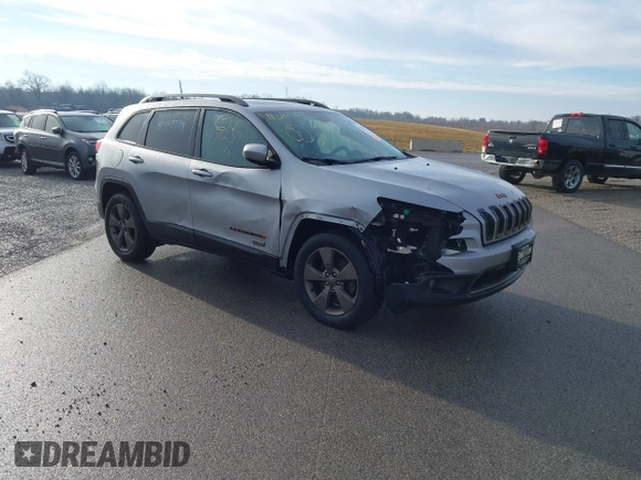 2017 Jeep Cherokee Latitude z VIN 1C4PJMCB0HW509286, wystawiony jako IAAI lot #41382394 z przebiegiem 96 562 mil mil oraz . Historia ofert i sprzedaży dostępna na DreamBid. Obrazek 1.
