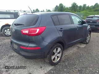 2013 Kia Sportage LX z VIN KNDPBCA20D7380903, wystawiony jako IAAI lot #42577970 z przebiegiem 112 689 mil mil oraz . Historia ofert i sprzedaży dostępna na DreamBid. Obrazek 4.