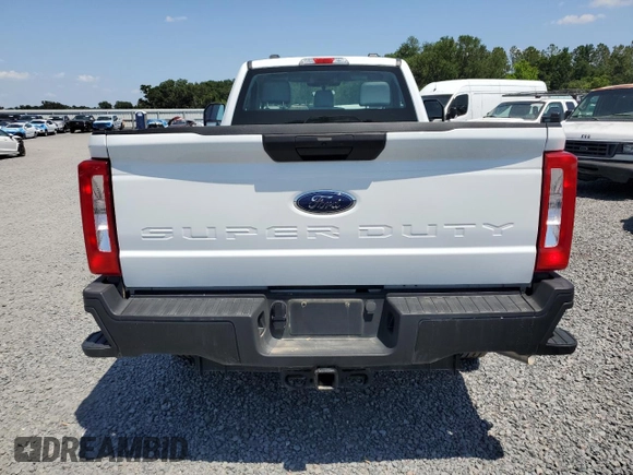 2024 Ford F-250 XL z VIN 1FTBF2BA3REC30222, wystawiony jako Copart lot #54823835 z przebiegiem Nie podano mil oraz Szkoda całkowita • Salvage title. Historia ofert i sprzedaży dostępna na DreamBid. Obrazek 6.