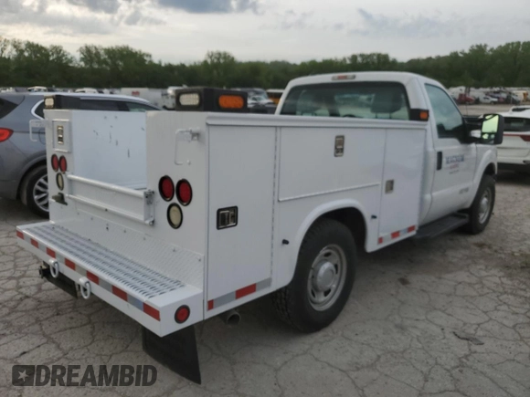 2011 Ford F-250 XL z VIN 1FDBF2A67BEC47393, wystawiony jako Copart lot #55200095 z przebiegiem 65 588 mil mil oraz Szkoda całkowita • Salvage title. Historia ofert i sprzedaży dostępna na DreamBid. Obrazek 3.