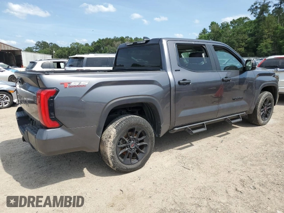 2024 Toyota Tundra SR5 z VIN 5TFLA5DB0RX151993, wystawiony jako Copart lot #56543025 z przebiegiem 17 502 mil mil oraz Szkoda całkowita • Salvage title. Historia ofert i sprzedaży dostępna na DreamBid. Obrazek 3.