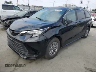2025 Toyota Sienna XLE with VIN 5TDYRKEC1SS229696, listed as a Copart auction lot 62370985 with 32,841 mi miles and Salvage title. Bid and sale history available at DreamBid. Image 1.