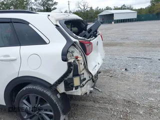 2017 Kia Niro Touring Launch Edition with VIN KNDCC3LC6H5055398, listed as a IAAI auction lot 41654328 with 172,314 mi miles. Bid and sale history available at carsss.com. Image 6.