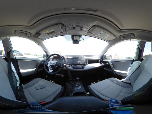 2018 Toyota RAV4 XLE z VIN 2T3WFREVXJW491725, wystawiony jako IAAI lot #42216365 z przebiegiem 76 365 mil mil oraz . Historia ofert i sprzedaży dostępna na DreamBid. Obrazek 18.