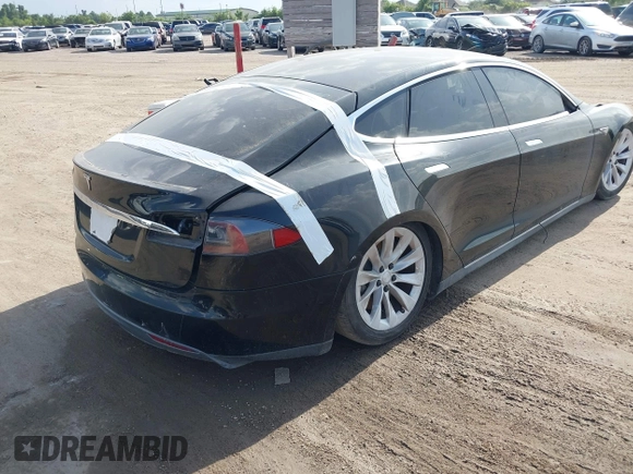 2013 Tesla Model S Performance с VIN 5YJSA1DP2DFP05411, выставлен на аукционе IAAI как лот 42705130 с пробегом Не указан миль и . История ставок и продаж доступна на DreamBid. Изображение 4.