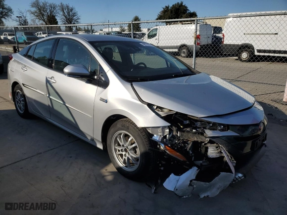 2017 Toyota Prius Prime Plus with VIN JTDKARFP8H3006444, listed as a Copart auction lot 48722075 with 137,905 mi miles and Salvage Title. Bid and sale history available at carsss.com. Image 4.